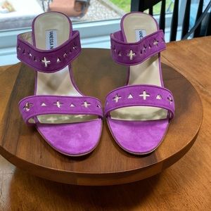 Vintage purple Vanessa Noel suede heel.